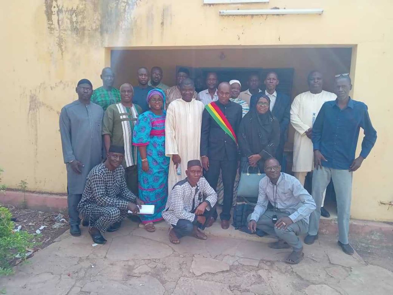 Photo de famille relecture Doc Pol AENF