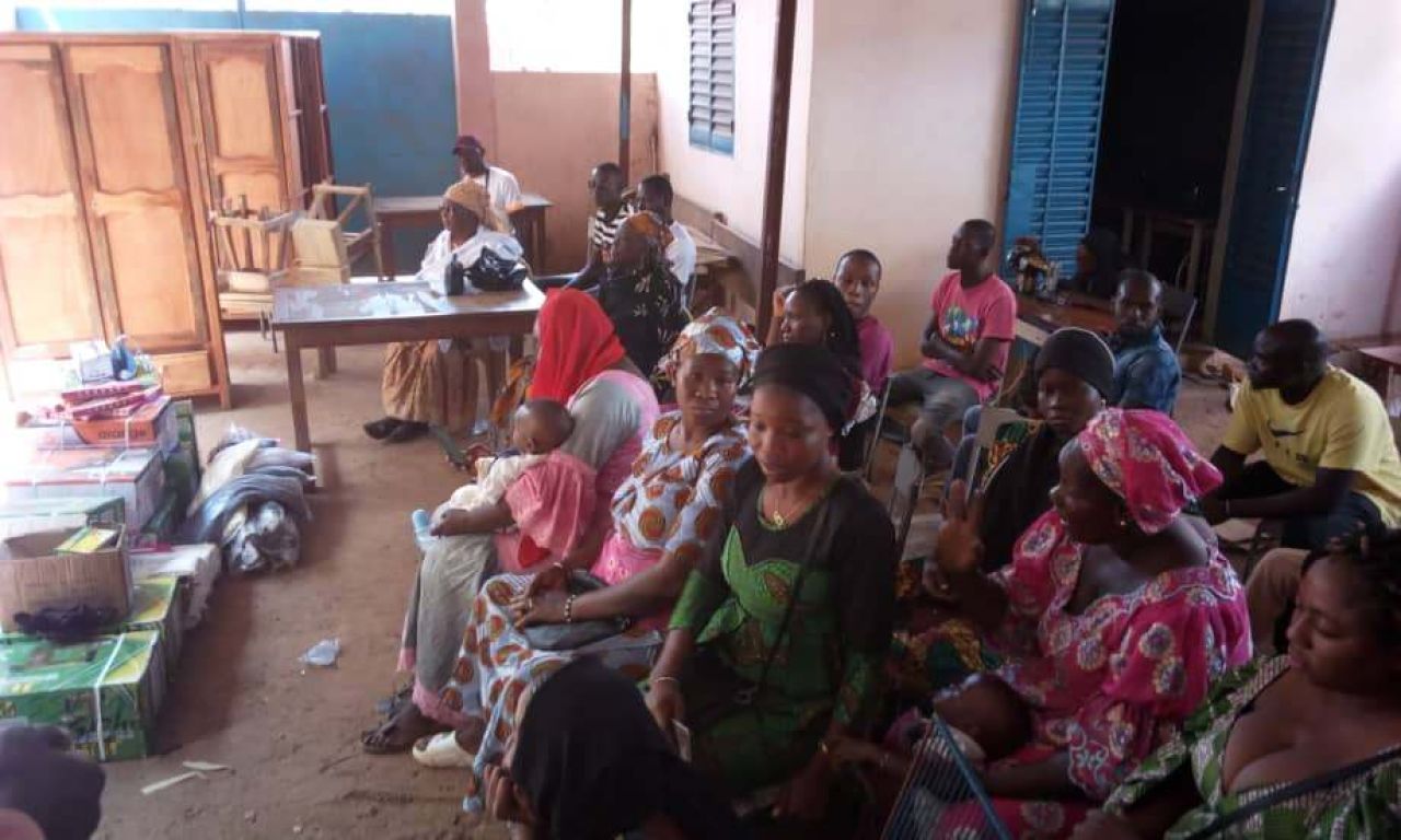 Photo des participants à la remise des kits