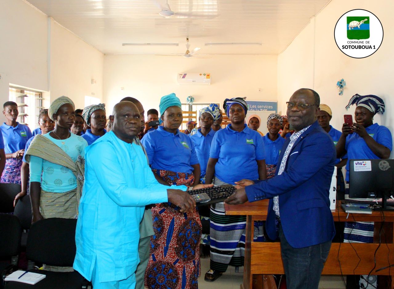 Remise de matériels numérique Commune de Sotouboua 1