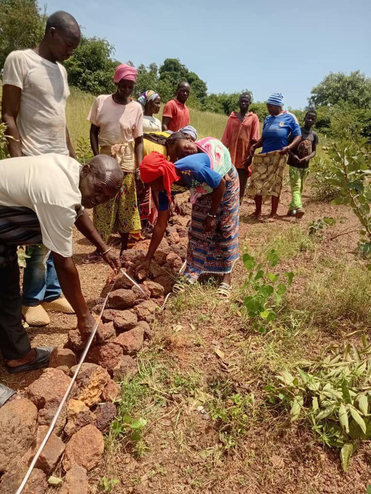 Pose de cordons pierreux dans le village de Koulokoroni