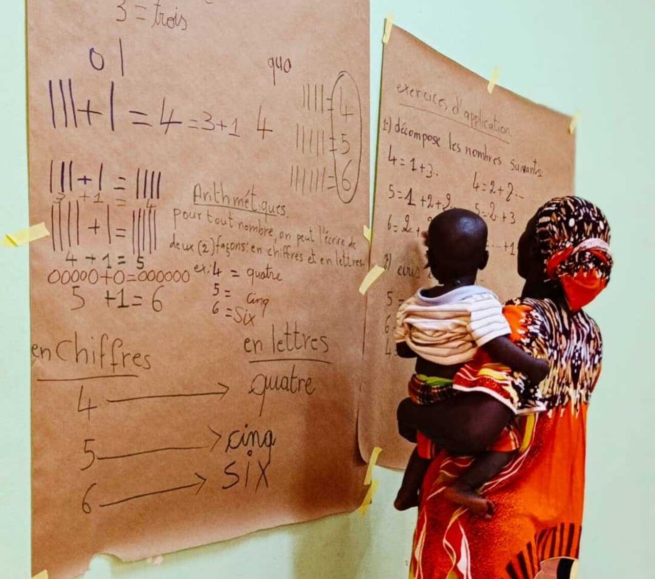 Une apprenante au tableau
