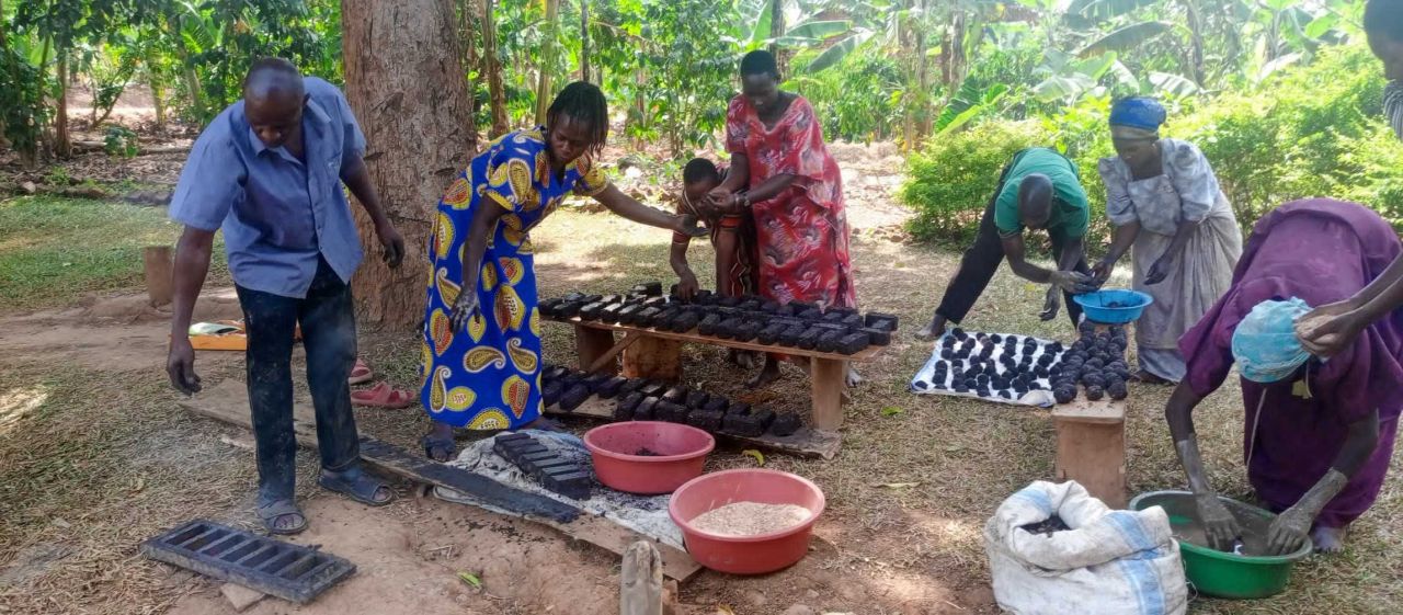 Making charcoal briquettes to replace use firewood