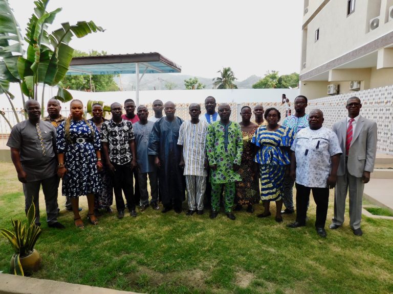 Photo de famille apr Šs louverture de la session de formation