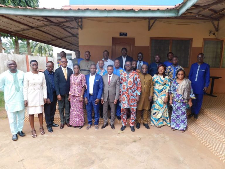 Photo de famille des participants à latelier