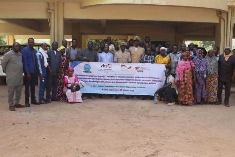 Photo de famille du lancement officiel du projet PASSIP