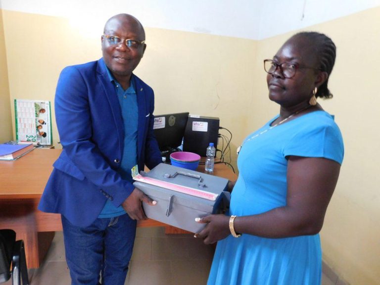 Remise dun kit de GEC au point focal de la commune Kozah 1