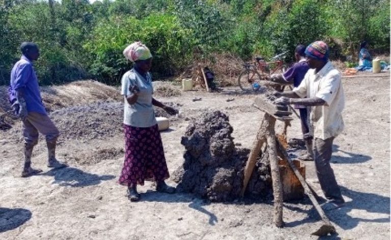 Toggwamussuubi learners laying bricks2