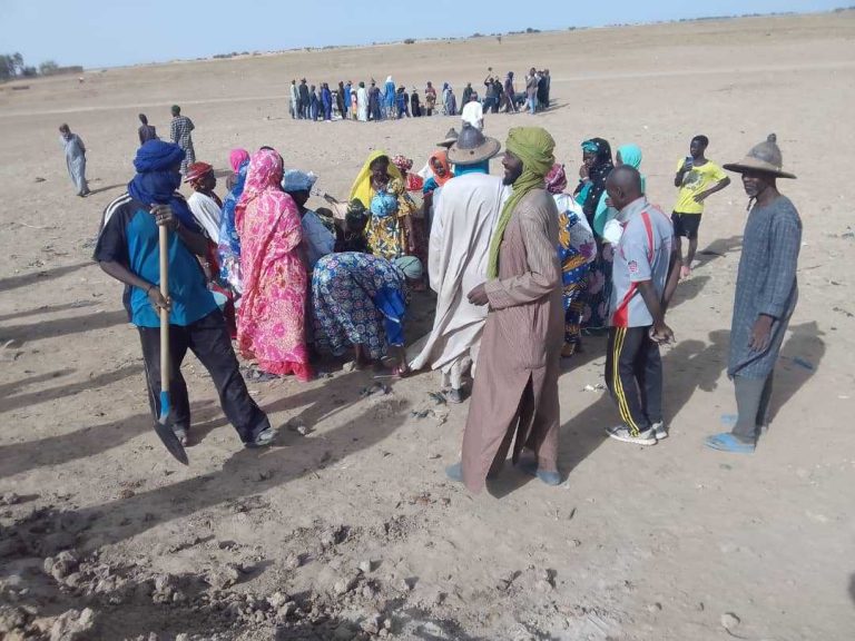 Travaux de restauration de la digue du village de Hondoubomou Commune Alafia région de Tombouctou