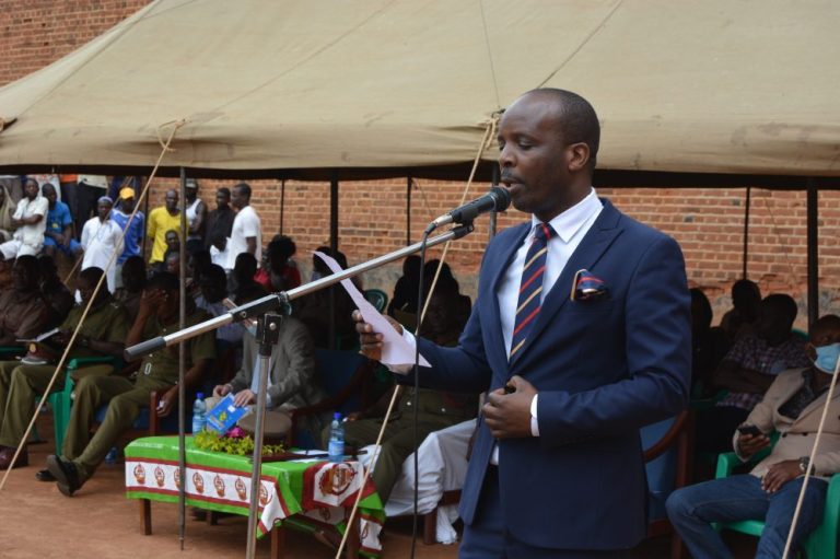 Victor Mhango speaking at Zomba Prison